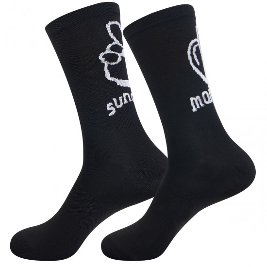 European and American Instagram-style Korean-style mid-calf socks. Hip-hop hook couple socks, black and white, with a kiwi fruit brand.