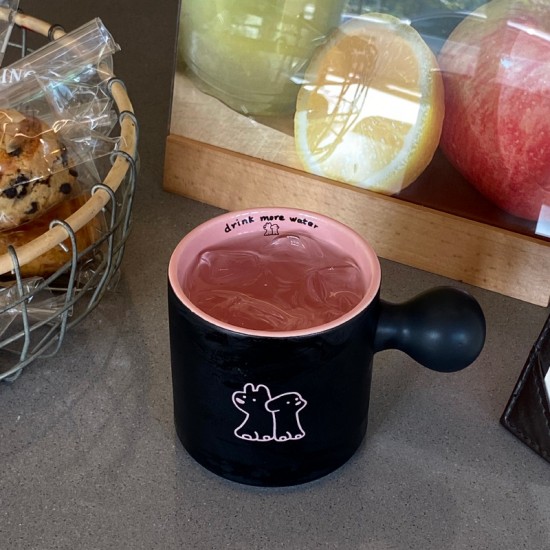 Mid-century style homemade simple graffiti stemware glass, retro and elegant large capacity water and juice cup. Mid-century style homemade simple graffiti stemware glass, retro and elegant large capacity water and juice cup.