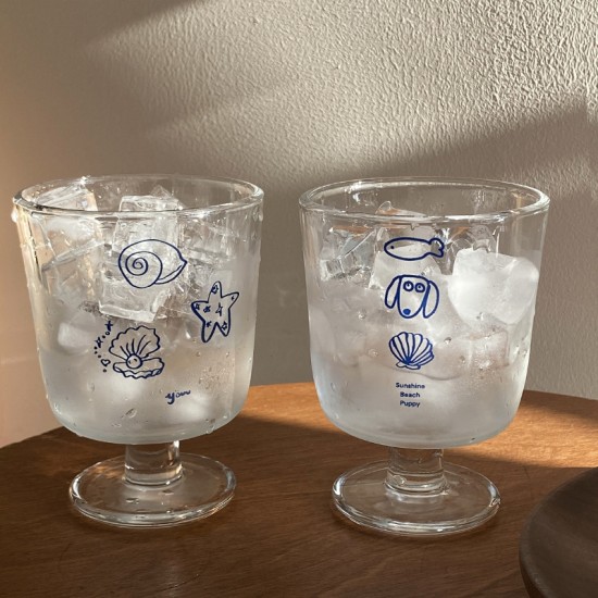 Homemade vintage Instagram seashell-trimmed stemware, French romantic dessert cup, niche minimalist milk cup; niche homemade red apple coffee cup, simple hand-painted ceramic flip-top mug, couple's gift (350ml); homemade Instagram heartwarming cartoon red