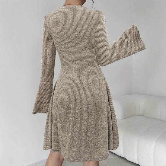 Slightly flared long-sleeved knit dress for women, 2025 autumn and winter French high-end V-neck, waisted A-line short skirt. Slightly flared long-sleeved knit dress for women, 2025 autumn and winter French high-end V-neck, waisted A-line short skirt.