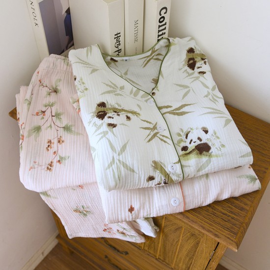 Autumn and winter couple's pajamas, German fleece, warm long sleeves, men and women's wide fleece, loose, plus-size loungewear two-piece set. Autumn and winter couple's pajamas, German fleece, warm long sleeves, men and women's wide fleece, loose, plus-size loungewear two-piece set.