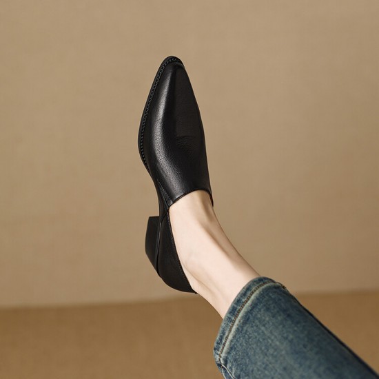 Vintage wedge-heel flip-flops, fashionable, elegant, open-toe, high-end sandals for summer outdoor wear. Vintage wedge-heel flip-flops, fashionable, elegant, open-toe, high-end sandals for summer outdoor wear.