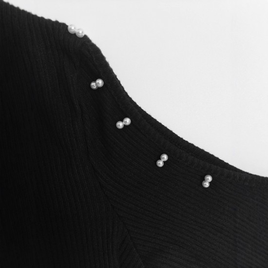 New European and American women's clothing for autumn and winter. Popular and fashionable, sexy, V-neck, beaded, hip-hugging, long-sleeved knitted dress for women. New European and American women's clothing for autumn and winter. Popular and fashionable, sexy, V-neck, beaded, hip-hugging, long-sleeved knitted dress for women.
