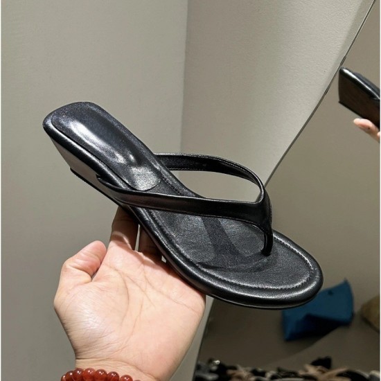 Minimalist women's wedge-heeled thong sandals, perfect for outdoor wear in 2025, perfect with skirts. Minimalist women's wedge-heeled thong sandals, perfect for outdoor wear in 2025, perfect with skirts.