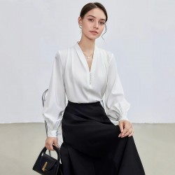 Professional V-neck pearl long-sleeved shirt for women, 2025 European and American women's new stylish commuter loose base top