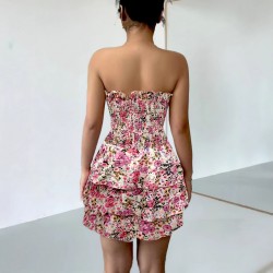 European and American sexy short skirt. Summer vacation-inspired, colorful, tight-fitting, floral tube dress with a flared hem.