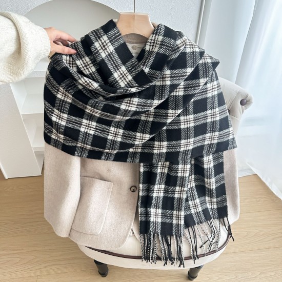 Gentle, luxurious plaid scarf for women in autumn and winter, with a dry rose pink faux cashmere tassel, wholesale. Gentle, luxurious plaid scarf for women in autumn and winter, with a dry rose pink faux cashmere tassel, wholesale.
