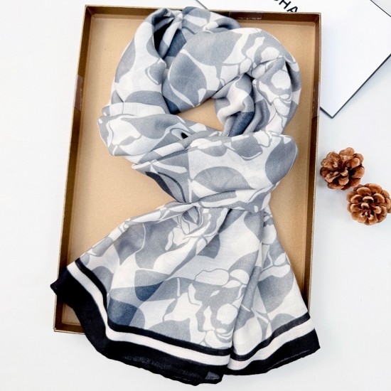 Retro floral print outerwear shawls, a popular Korean style for women, stylish and fashionable, everyday cotton and linen long scarves. Retro floral print outerwear shawls, a popular Korean style for women, stylish and fashionable, everyday cotton and linen long scarves.