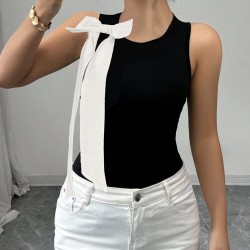Cross-border European and American women's short skirts, new summer styles, fashionable and stylish, with a slanted neckline and contrasting pleated slim-fitting dresses
