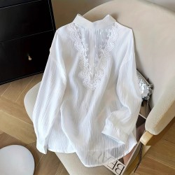 2025 new white lace hollow sunscreen shirt for women: thin, breathable summer petite shirt and jacket wholesale.