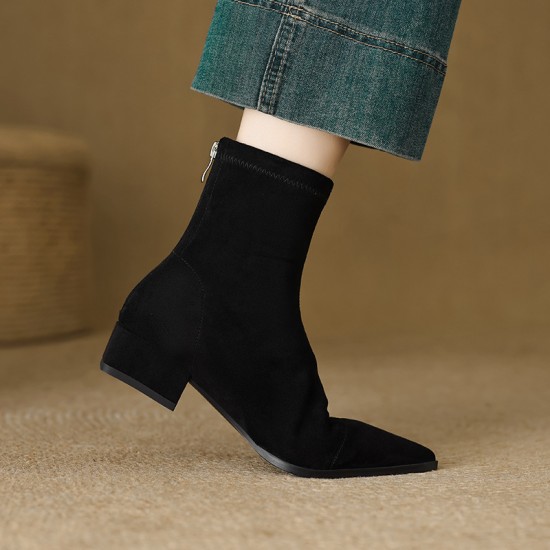 Niche flat flip-flops for women, outdoor wear, 2025 new summer fashionable Roman sandals, slip-ons, beach shoes. Niche flat flip-flops for women, outdoor wear, 2025 new summer fashionable Roman sandals, slip-ons, beach shoes.