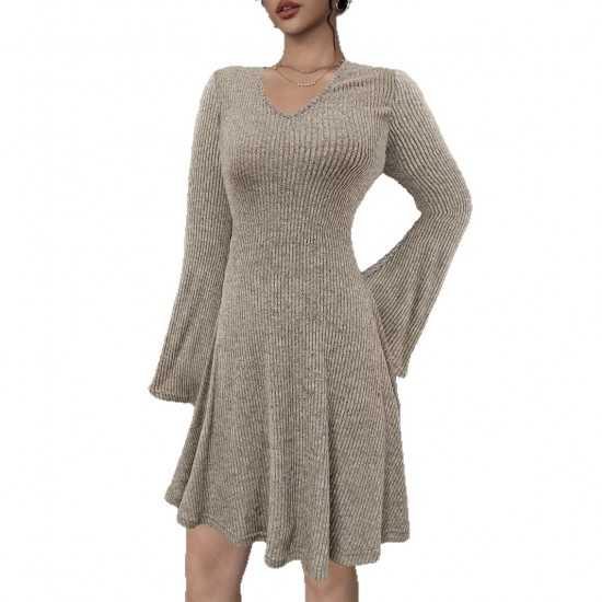 Slightly flared long-sleeved knit dress for women, 2025 autumn and winter French high-end V-neck, waisted A-line short skirt. Slightly flared long-sleeved knit dress for women, 2025 autumn and winter French high-end V-neck, waisted A-line short skirt.