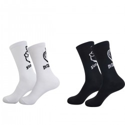 European and American Instagram-style Korean-style mid-calf socks. Hip-hop hook couple socks, black and white, with a kiwi fruit brand.