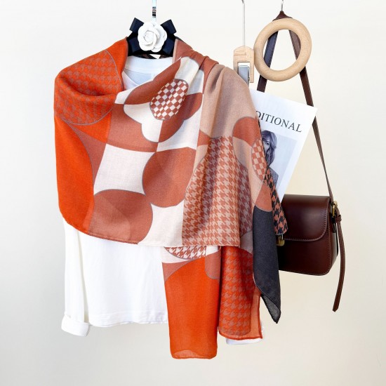 Fashionable and stylish women's shawls, stylish and elegant, European and American cross-border high-quality geometric print silk scarves. Fashionable and stylish women's shawls, stylish and elegant, European and American cross-border high-quality geometric print silk scarves.