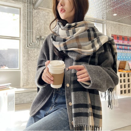 2025 mid-length thickened scarf, Korean-style sweet and warm faux cashmere scarf, plaid shawl for women, luxurious feel.