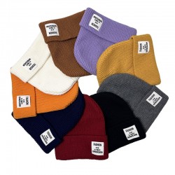Cross-border foreign trade small cloth label beanie, fashionable European and American knitted hat, autumn and winter warm beanie for men and women.