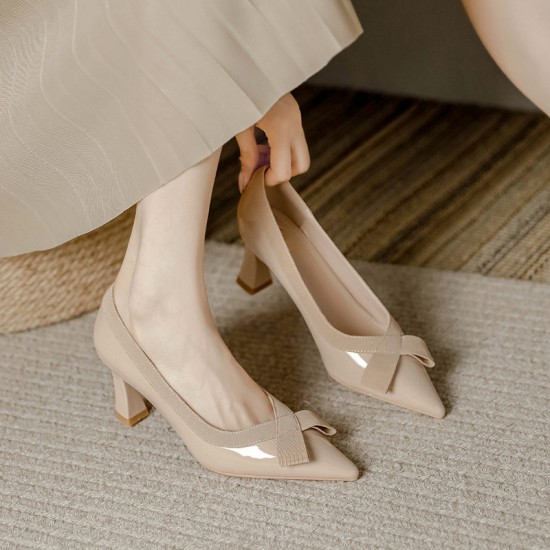 2025 spring/summer new patent leather, pointed-toe, mid-heeled sandals for women, matching skirts. 2025 spring/summer new patent leather, pointed-toe, mid-heeled sandals for women, matching skirts.