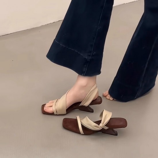 French apricot pointed high heels, closed-toe sandals, fairy-like, 2025 Spring/Summer elegant, ladylike black slippers. French apricot pointed high heels, closed-toe sandals, fairy-like, 2025 Spring/Summer elegant, ladylike black slippers.