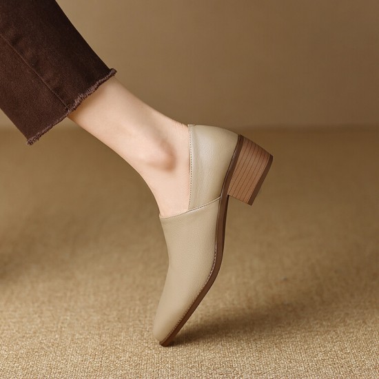 Vintage wedge-heel flip-flops, fashionable, elegant, open-toe, high-end sandals for summer outdoor wear. Vintage wedge-heel flip-flops, fashionable, elegant, open-toe, high-end sandals for summer outdoor wear.