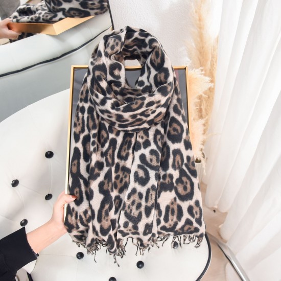 Classic European and American autumn and winter faux cashmere leopard print scarf, Japanese and Korean women's fashionable outerwear scarf